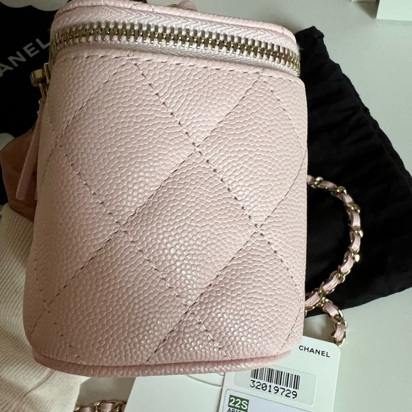 CHANEL
Light Pink Quilted Caviar Leather Mini Vanity Case With Chain Bag - Picture 11 of 11